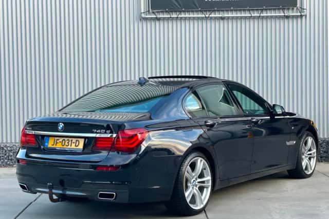 BMW 7-Serie (2015) thumbnail 4