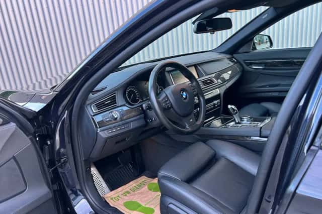 BMW 7-Serie (2015) thumbnail 6