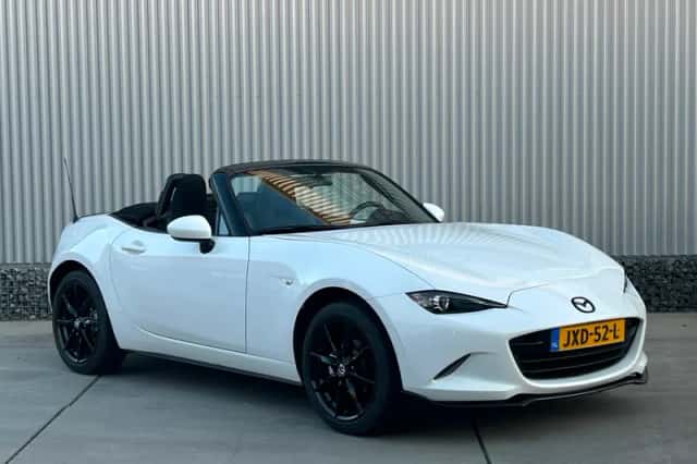 Mazda MX-5 (2016) thumbnail 1
