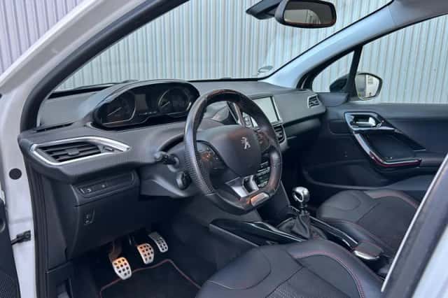 Peugeot 2008 (2016) thumbnail 5