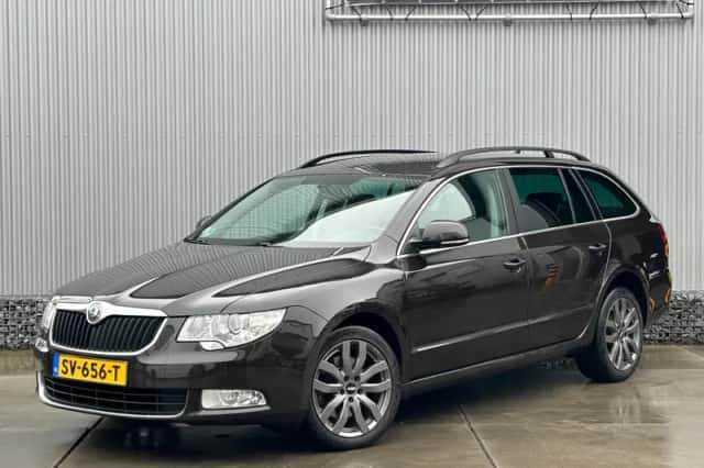 Škoda Superb (2013) thumbnail 2