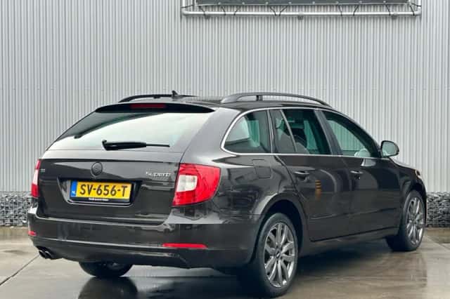 Škoda Superb (2013) thumbnail 4