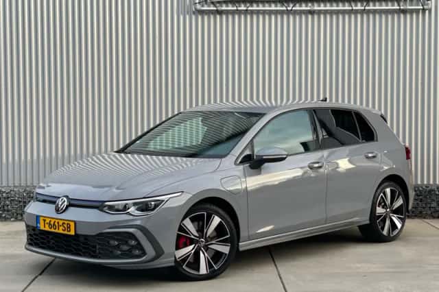 Volkswagen Golf (2021) thumbnail 2