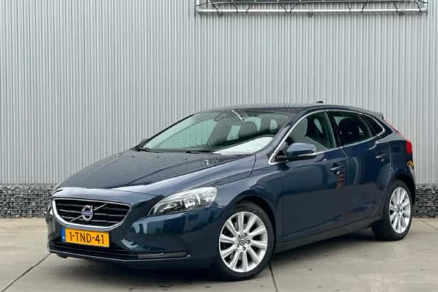 Volvo V40 (2014) thumbnail 2