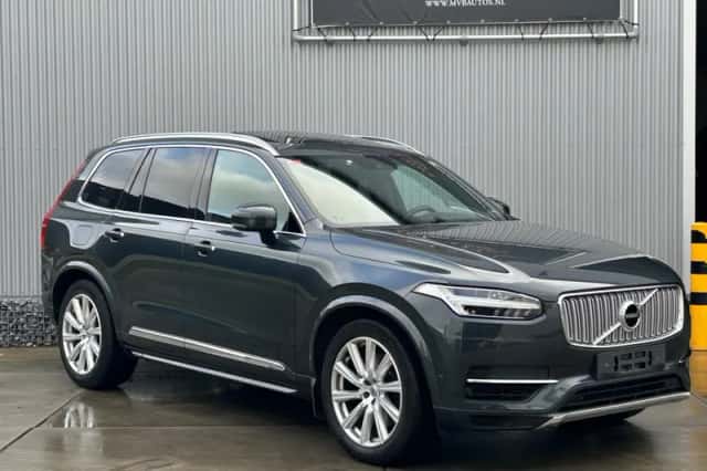Volvo XC90 (2016) thumbnail 1
