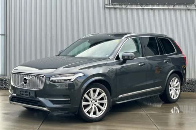Volvo XC90 (2016) thumbnail 2