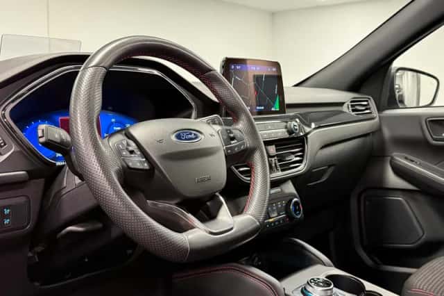 Ford Kuga (2022) thumbnail 4