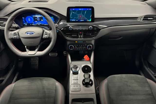 Ford Kuga (2023) thumbnail 4