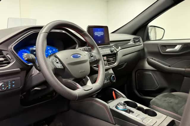 Ford Kuga (2023) thumbnail 6