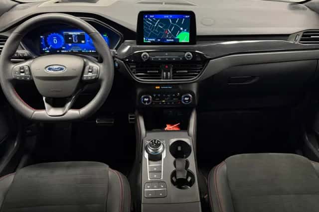 Ford Kuga (2022) thumbnail 4