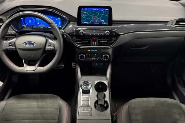Ford Kuga (2023) thumbnail 4
