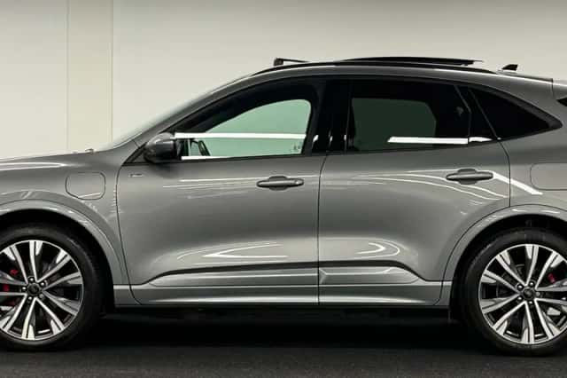 Ford Kuga (2023) thumbnail 5