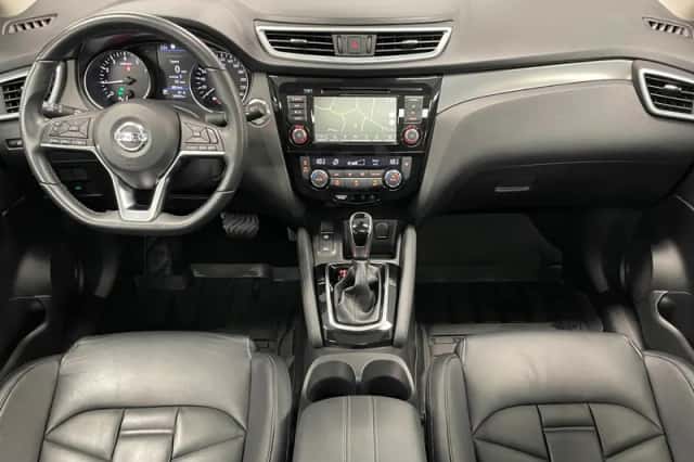 Nissan Qashqai (2021) thumbnail 4