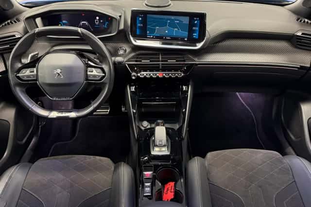 Peugeot 2008 (2021) thumbnail 3