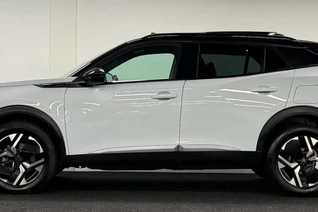 Peugeot 2008 (2024) thumbnail 4