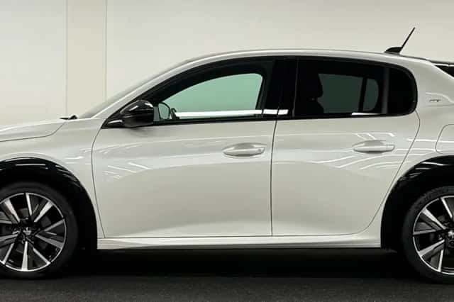 Peugeot 208 (2021) thumbnail 4