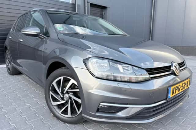 Volkswagen Golf (2018) thumbnail 2