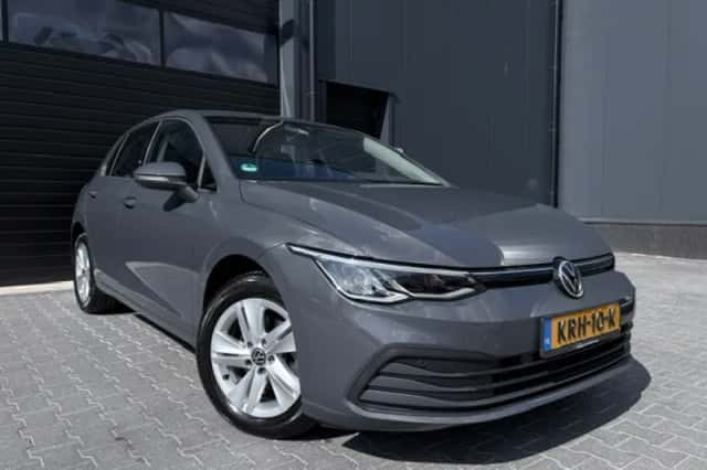 Volkswagen Golf (2021) thumbnail 2