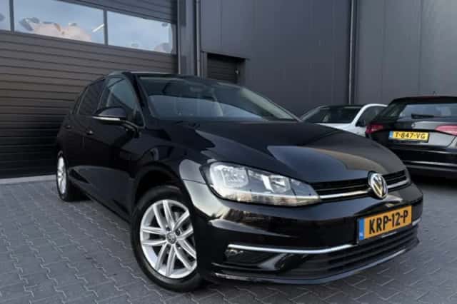 Volkswagen Golf (2017) thumbnail 2