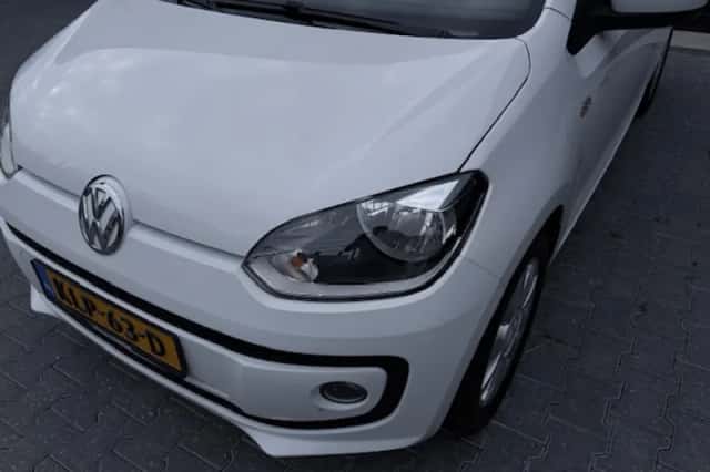 Volkswagen Up! (2015) thumbnail 6