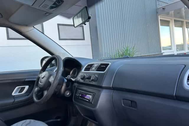 Škoda Fabia (2011) thumbnail 6