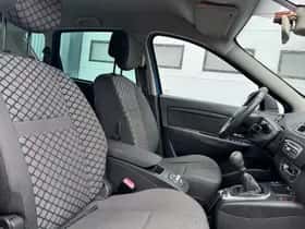 Renault Scénic (2011) thumbnail 8