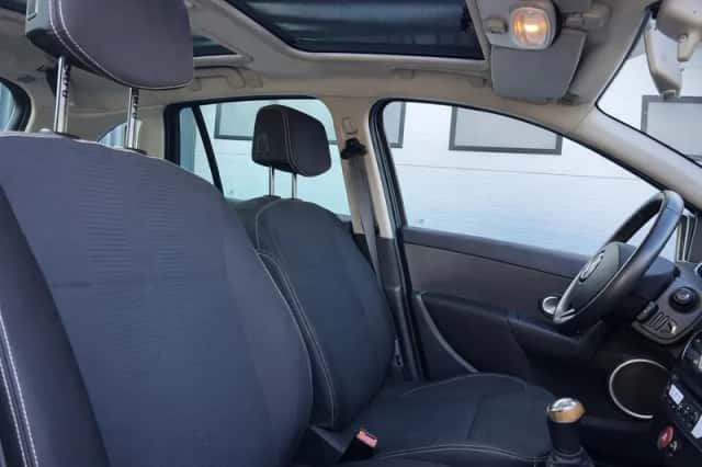 Renault Clio (2010) thumbnail 8
