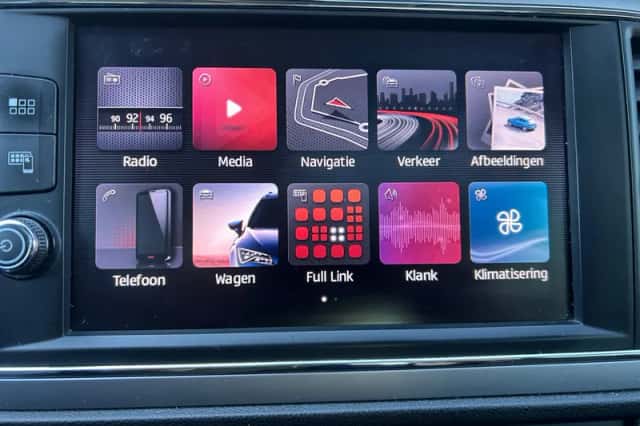 SEAT Leon (2019) thumbnail 12
