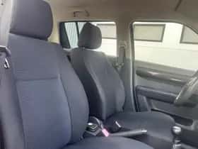 Suzuki Swift (2008) thumbnail 8