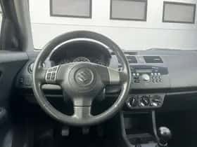 Suzuki Swift (2008) thumbnail 10