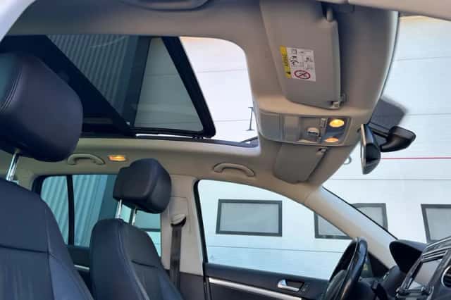 Volkswagen Tiguan (2016) thumbnail 9