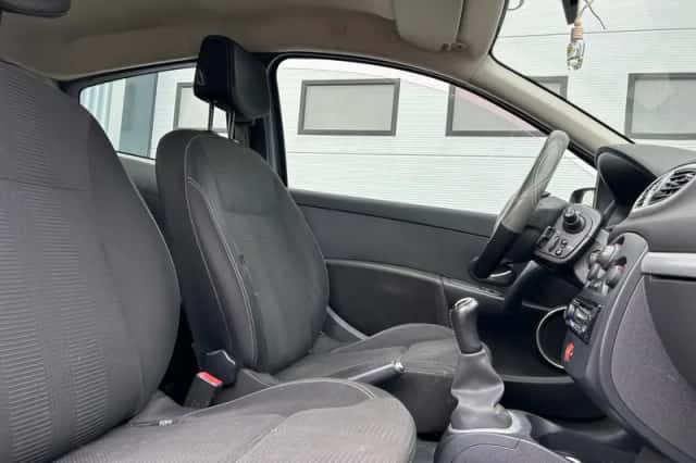 Renault Clio (2009) thumbnail 8
