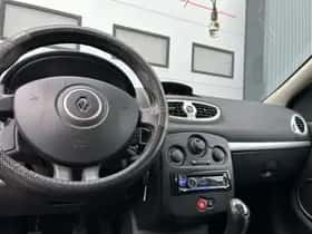 Renault Clio (2009) thumbnail 10