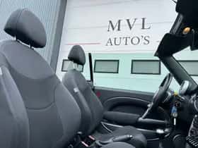 MINI Cabrio (2005) thumbnail 9