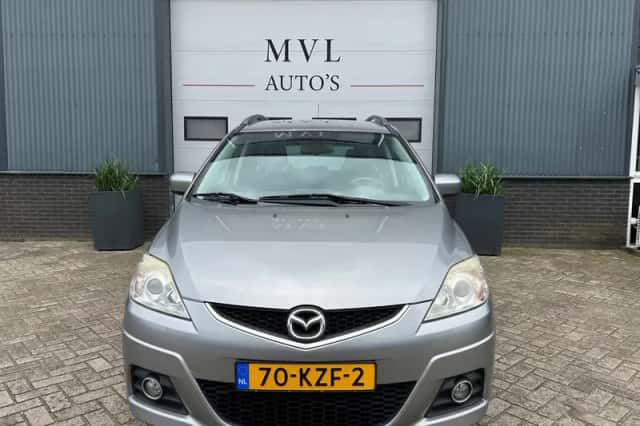 Mazda 5 (2010) thumbnail 3