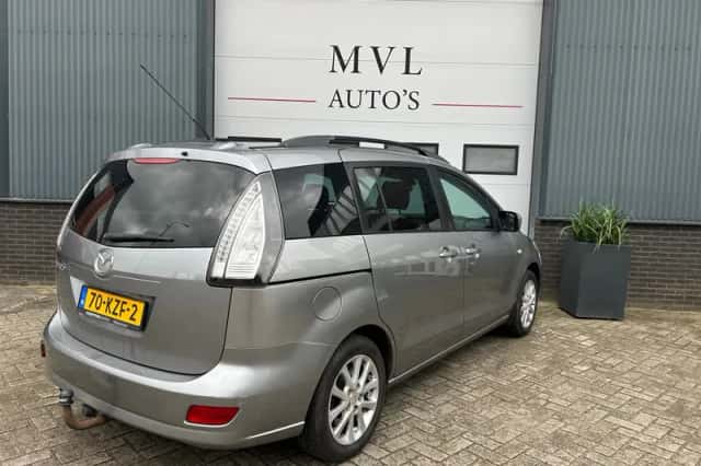 Mazda 5 (2010) thumbnail 4