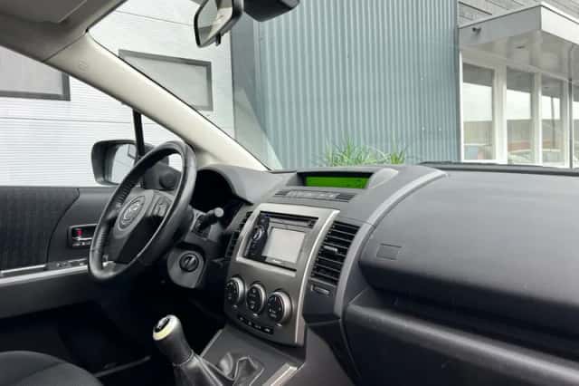 Mazda 5 (2010) thumbnail 7