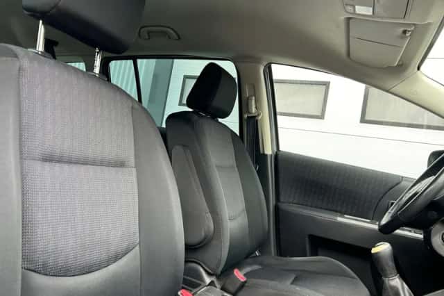Mazda 5 (2010) thumbnail 8