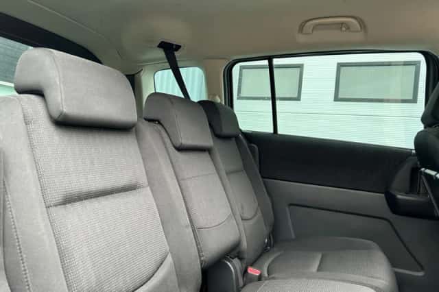 Mazda 5 (2010) thumbnail 9