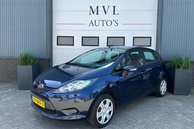 Ford Fiesta (2010) thumbnail 2