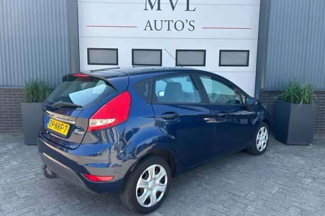 Ford Fiesta (2010) thumbnail 4