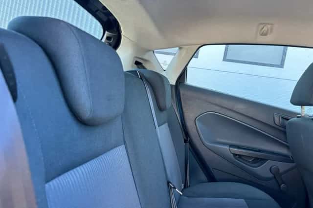 Ford Fiesta (2010) thumbnail 9