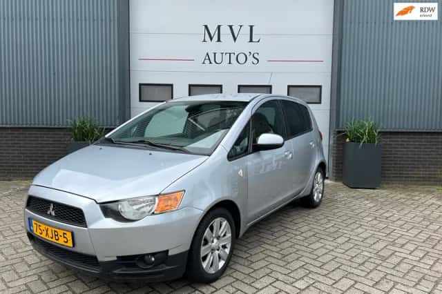 Mitsubishi Colt (2012) thumbnail 2
