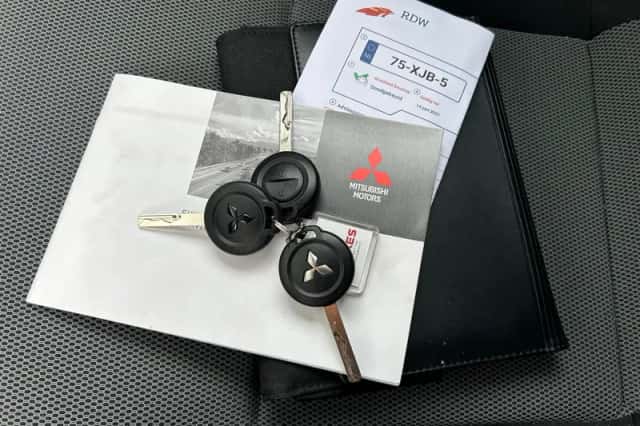Mitsubishi Colt (2012) thumbnail 11