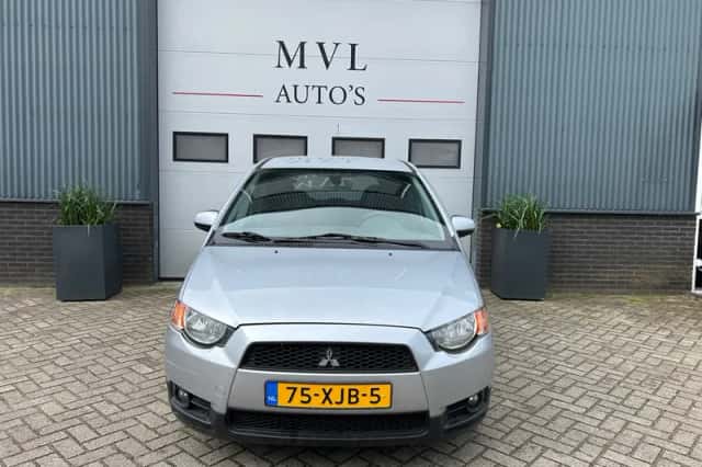 Mitsubishi Colt (2012) thumbnail 3