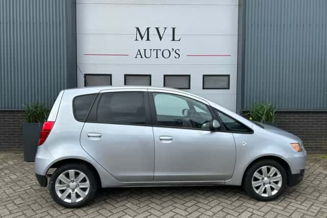 Mitsubishi Colt (2012) thumbnail 5