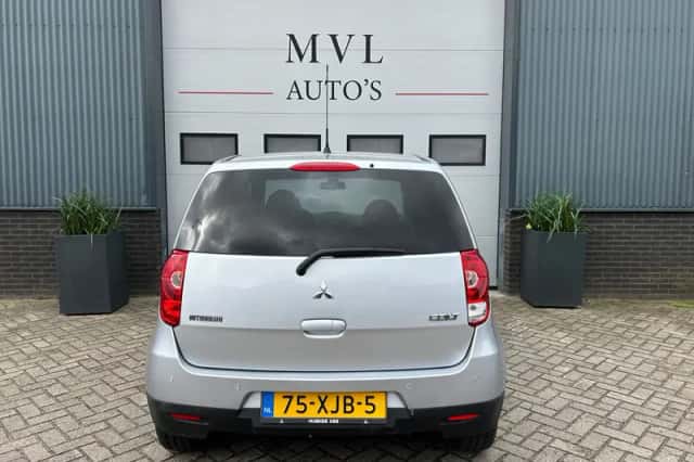 Mitsubishi Colt (2012) thumbnail 6