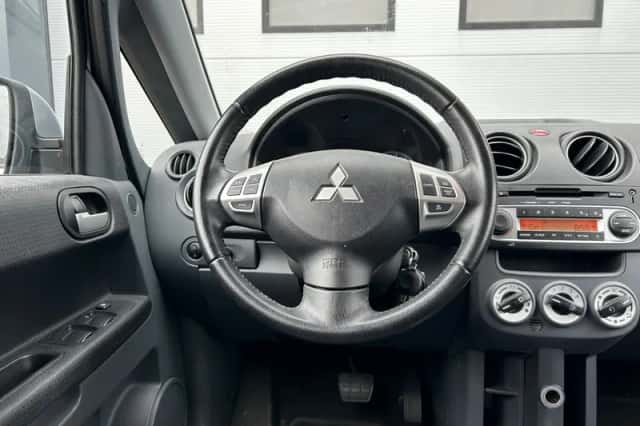 Mitsubishi Colt (2012) thumbnail 10