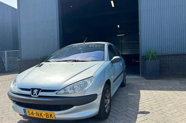 Peugeot 206 (2003) thumbnail 2