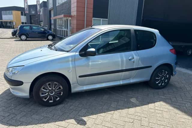 Peugeot 206 (2003) thumbnail 3